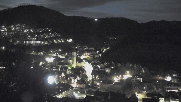 Dieses Bild zeigt eine Webcam-Aufnahme von Ottenhöfen, aufgenommen am Donnerstag, den 22.10.2026 um 19:20 Uhr
