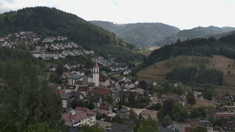 Dieses Bild zeigt eine Webcam-Aufnahme von Ottenhöfen, aufgenommen am Montag, den 17.08.2026 um 15:30 Uhr