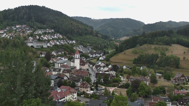 Dieses Bild zeigt eine Webcam-Aufnahme von Ottenhöfen, aufgenommen am Dienstag, den 25.08.2026 um 10:50 Uhr