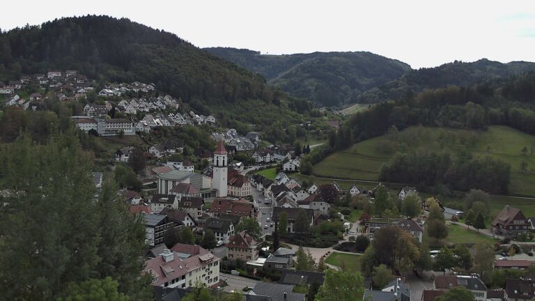 Dieses Bild zeigt eine Webcam-Aufnahme von Ottenhöfen, aufgenommen am Dienstag, den 13.10.2026 um 12:30 Uhr