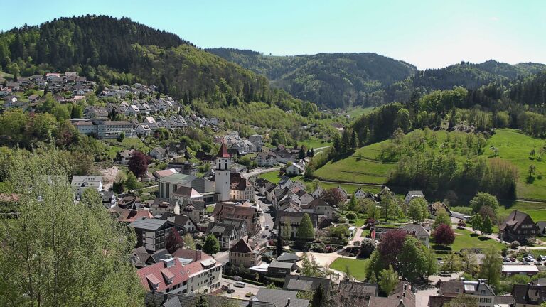 Dieses Bild zeigt eine Webcam-Aufnahme von Ottenhöfen, aufgenommen am Samstag, den 25.04.2026 um 14:10 Uhr