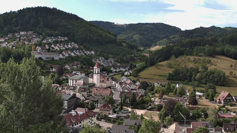Dieses Bild zeigt eine Webcam-Aufnahme von Ottenhöfen, aufgenommen am Freitag, den 17.07.2026 um 09:40 Uhr