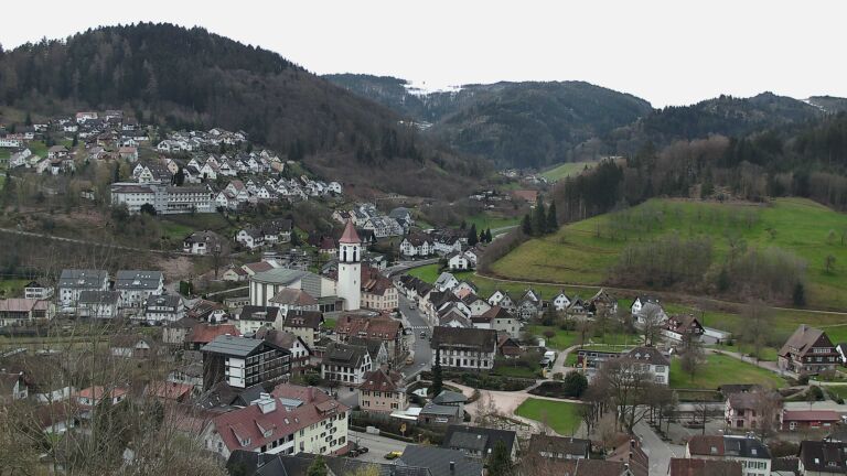 Dieses Bild zeigt eine Webcam-Aufnahme von Ottenhöfen, aufgenommen am Samstag, den 28.03.2026 um 08:30 Uhr