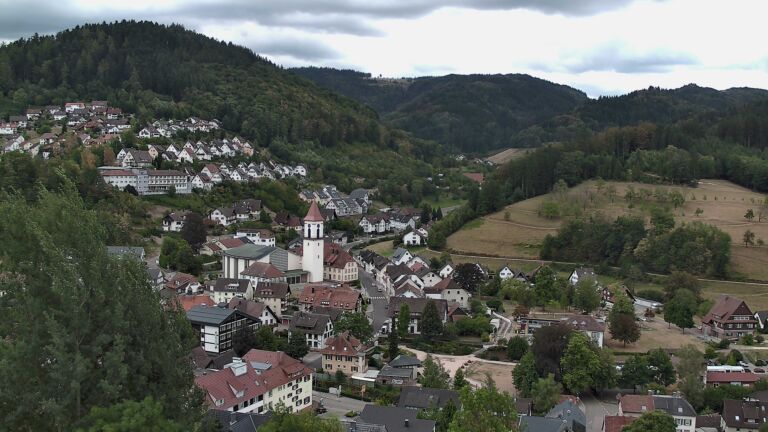Dieses Bild zeigt eine Webcam-Aufnahme von Ottenhöfen, aufgenommen am Dienstag, den 18.08.2026 um 11:10 Uhr