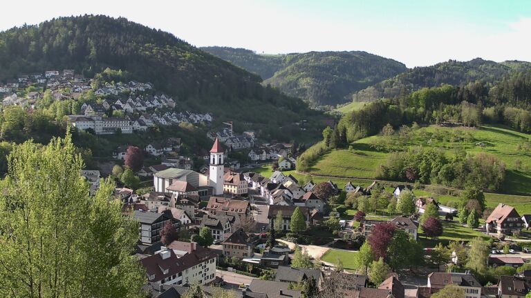 Dieses Bild zeigt eine Webcam-Aufnahme von Ottenhöfen, aufgenommen am Montag, den 27.04.2026 um 08:50 Uhr