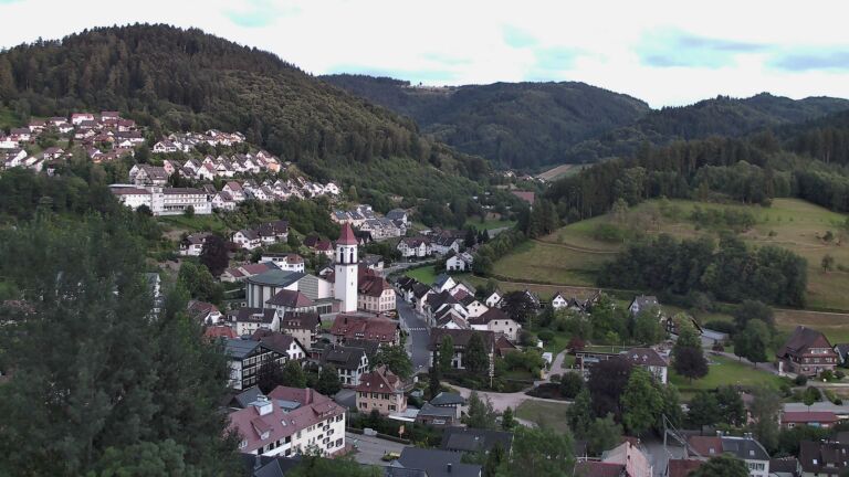 Dieses Bild zeigt eine Webcam-Aufnahme von Ottenhöfen, aufgenommen am Sonntag, den 05.07.2026 um 21:30 Uhr