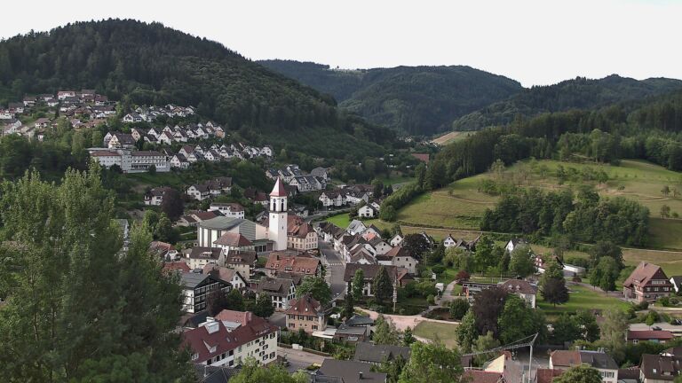 Dieses Bild zeigt eine Webcam-Aufnahme von Ottenhöfen, aufgenommen am Sonntag, den 05.07.2026 um 08:20 Uhr