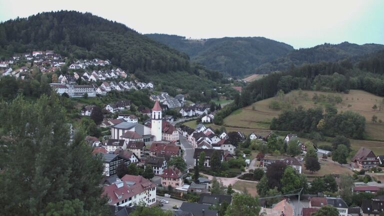 Dieses Bild zeigt eine Webcam-Aufnahme von Ottenhöfen, aufgenommen am Freitag, den 17.07.2026 um 05:30 Uhr