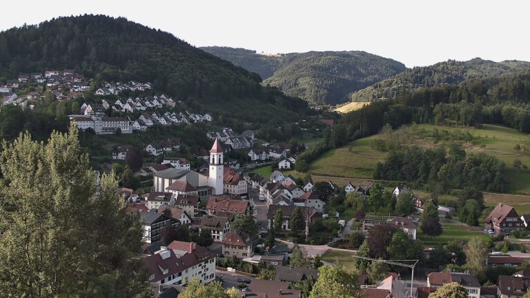 Dieses Bild zeigt eine Webcam-Aufnahme von Ottenhöfen, aufgenommen am Freitag, den 03.07.2026 um 07:40 Uhr