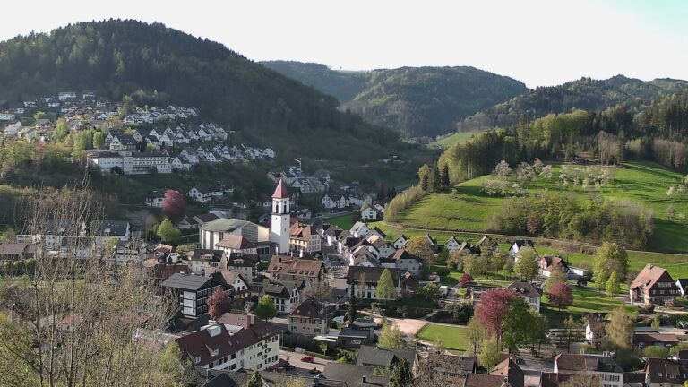 Dieses Bild zeigt eine Webcam-Aufnahme von Ottenhöfen, aufgenommen am Samstag, den 18.04.2026 um 08:40 Uhr