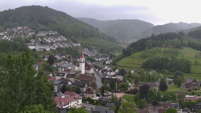 Dieses Bild zeigt eine Webcam-Aufnahme von Ottenhöfen, aufgenommen am Montag, den 18.05.2026 um 08:00 Uhr