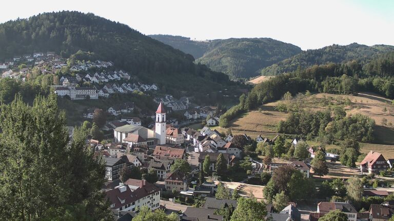 Dieses Bild zeigt eine Webcam-Aufnahme von Ottenhöfen, aufgenommen am Freitag, den 14.08.2026 um 08:40 Uhr