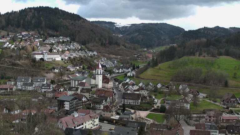 Dieses Bild zeigt eine Webcam-Aufnahme von Ottenhöfen, aufgenommen am Freitag, den 27.03.2026 um 16:00 Uhr