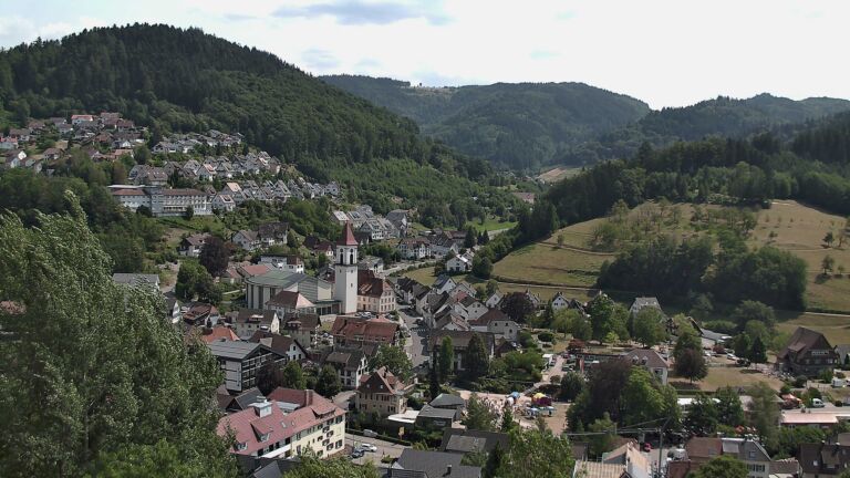 Dieses Bild zeigt eine Webcam-Aufnahme von Ottenhöfen, aufgenommen am Sonntag, den 26.07.2026 um 15:00 Uhr