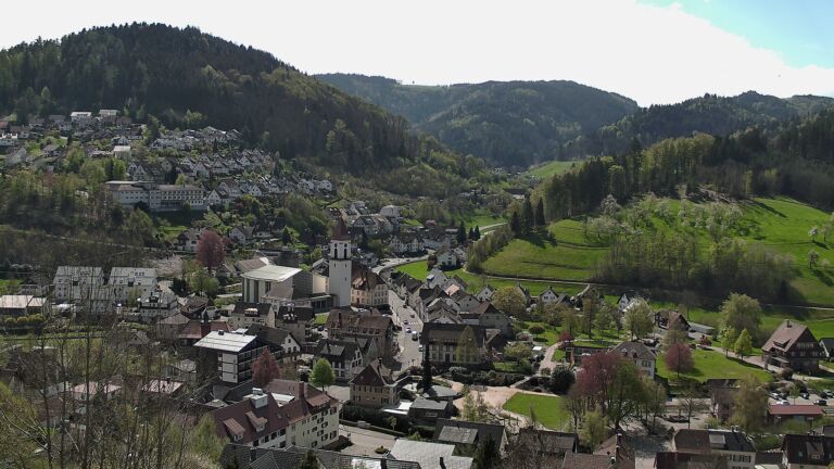 Dieses Bild zeigt eine Webcam-Aufnahme von Ottenhöfen, aufgenommen am Donnerstag, den 16.04.2026 um 12:00 Uhr