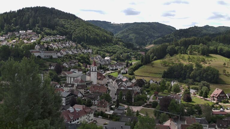 Dieses Bild zeigt eine Webcam-Aufnahme von Ottenhöfen, aufgenommen am Montag, den 06.07.2026 um 11:20 Uhr