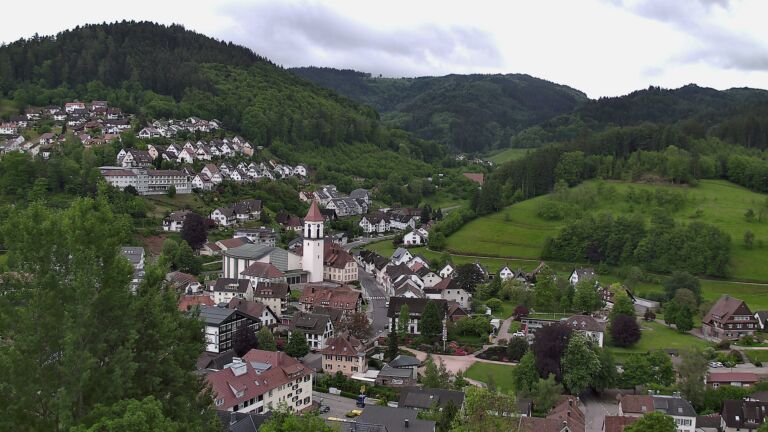 Dieses Bild zeigt eine Webcam-Aufnahme von Ottenhöfen, aufgenommen am Montag, den 11.05.2026 um 10:00 Uhr
