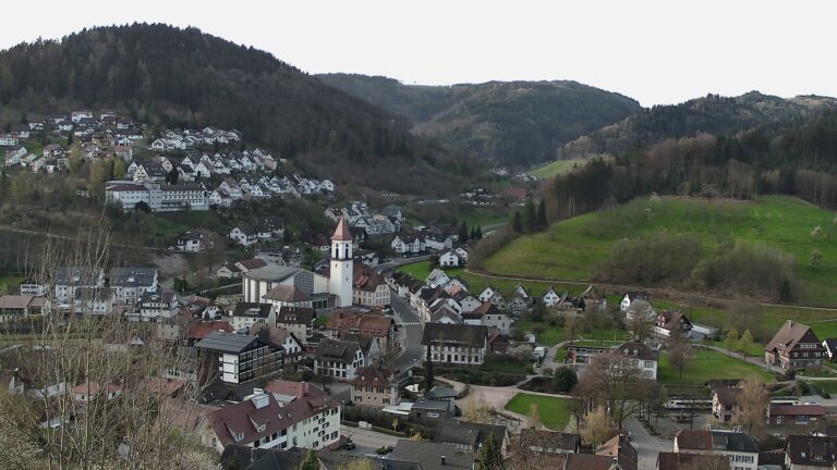 Dieses Bild zeigt eine Webcam-Aufnahme von Ottenhöfen, aufgenommen am Montag, den 06.04.2026 um 08:10 Uhr