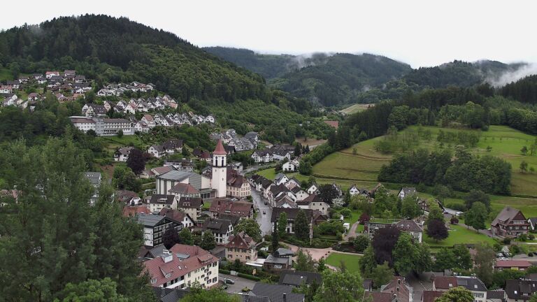 Dieses Bild zeigt eine Webcam-Aufnahme von Ottenhöfen, aufgenommen am Freitag, den 12.06.2026 um 10:30 Uhr