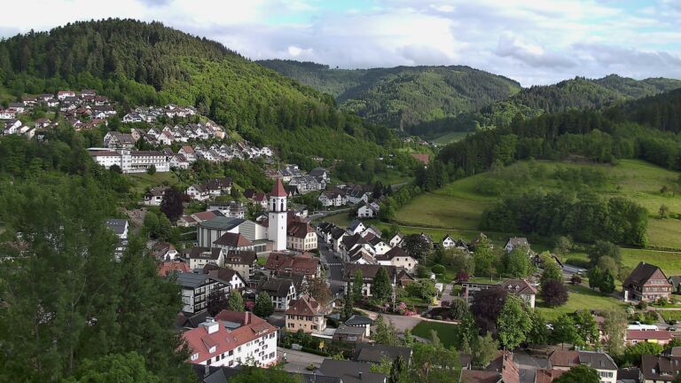 Dieses Bild zeigt eine Webcam-Aufnahme von Ottenhöfen, aufgenommen am Mittwoch, den 20.05.2026 um 19:10 Uhr