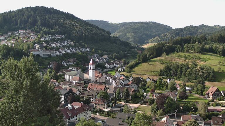 Dieses Bild zeigt eine Webcam-Aufnahme von Ottenhöfen, aufgenommen am Samstag, den 27.06.2026 um 08:10 Uhr