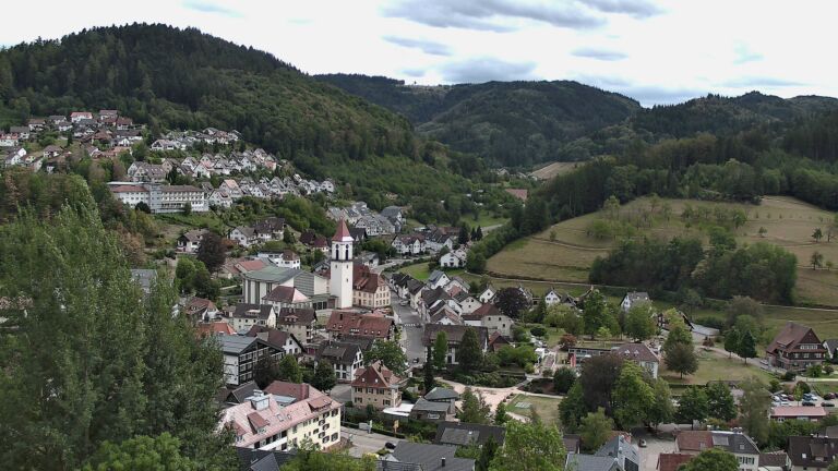 Dieses Bild zeigt eine Webcam-Aufnahme von Ottenhöfen, aufgenommen am Samstag, den 29.08.2026 um 15:10 Uhr