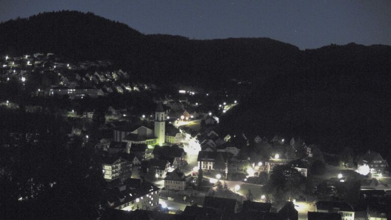 Dieses Bild zeigt eine Webcam-Aufnahme von Ottenhöfen, aufgenommen am Freitag, den 01.05.2026 um 05:00 Uhr