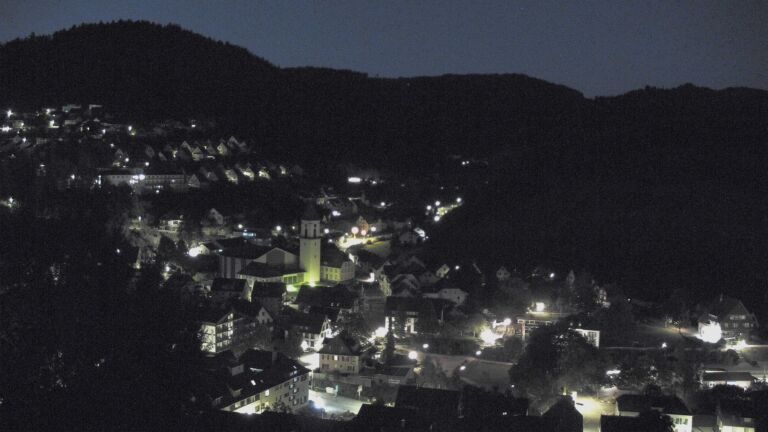 Dieses Bild zeigt eine Webcam-Aufnahme von Ottenhöfen, aufgenommen am Sonntag, den 13.09.2026 um 06:00 Uhr