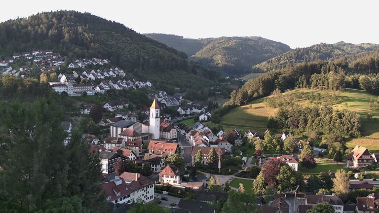 Dieses Bild zeigt eine Webcam-Aufnahme von Ottenhöfen, aufgenommen am Montag, den 15.06.2026 um 06:30 Uhr