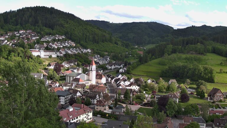 Dieses Bild zeigt eine Webcam-Aufnahme von Ottenhöfen, aufgenommen am Dienstag, den 12.05.2026 um 18:50 Uhr