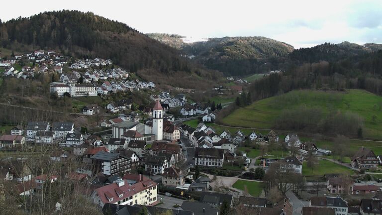 Dieses Bild zeigt eine Webcam-Aufnahme von Ottenhöfen, aufgenommen am Donnerstag, den 26.03.2026 um 17:50 Uhr