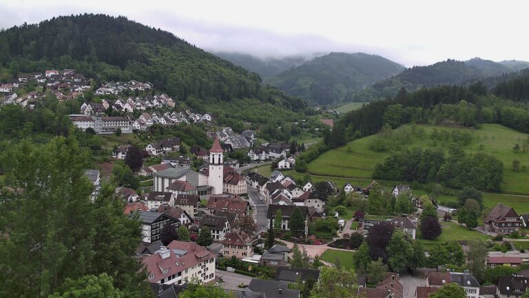 Dieses Bild zeigt eine Webcam-Aufnahme von Ottenhöfen, aufgenommen am Samstag, den 16.05.2026 um 07:30 Uhr