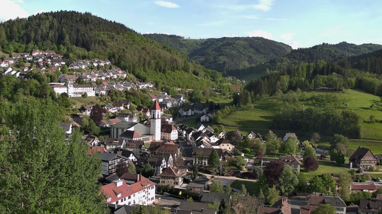 Dieses Bild zeigt eine Webcam-Aufnahme von Ottenhöfen, aufgenommen am Samstag, den 02.05.2026 um 18:40 Uhr