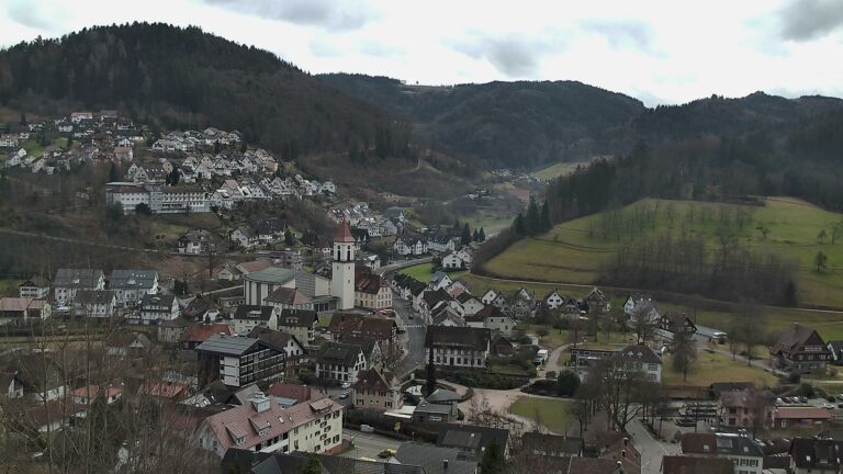 Dieses Bild zeigt eine Webcam-Aufnahme von Ottenhöfen, aufgenommen am Sonntag, den 01.02.2026 um 13:40 Uhr