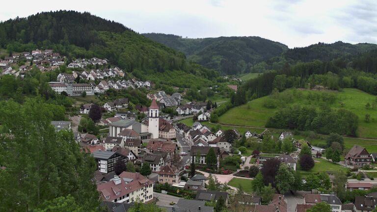 Dieses Bild zeigt eine Webcam-Aufnahme von Ottenhöfen, aufgenommen am Montag, den 04.05.2026 um 16:30 Uhr