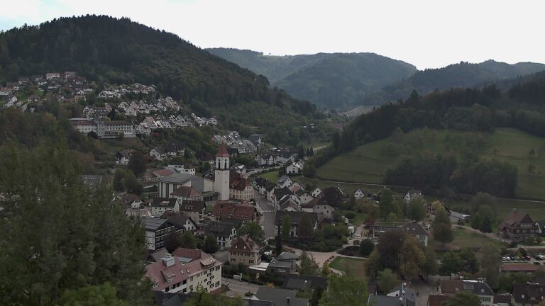Dieses Bild zeigt eine Webcam-Aufnahme von Ottenhöfen, aufgenommen am Sonntag, den 04.10.2026 um 13:40 Uhr