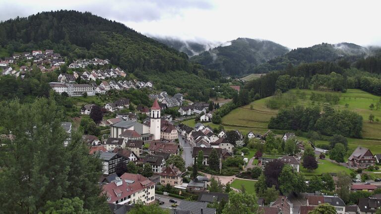 Dieses Bild zeigt eine Webcam-Aufnahme von Ottenhöfen, aufgenommen am Donnerstag, den 11.06.2026 um 09:30 Uhr