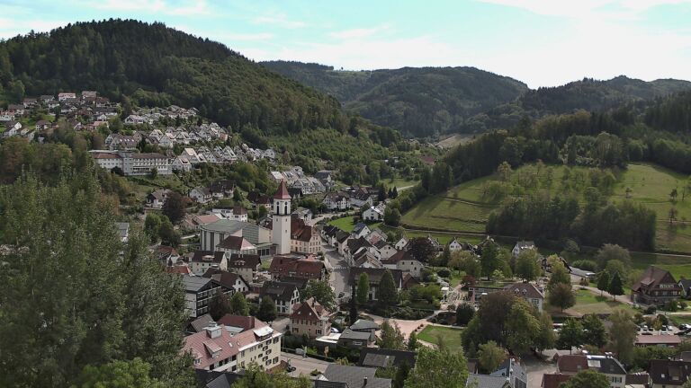 Dieses Bild zeigt eine Webcam-Aufnahme von Ottenhöfen, aufgenommen am Samstag, den 19.09.2026 um 13:50 Uhr