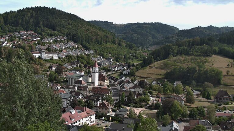 Dieses Bild zeigt eine Webcam-Aufnahme von Ottenhöfen, aufgenommen am Mittwoch, den 26.08.2026 um 16:30 Uhr