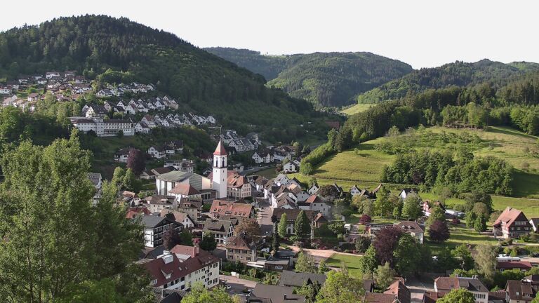 Dieses Bild zeigt eine Webcam-Aufnahme von Ottenhöfen, aufgenommen am Dienstag, den 19.05.2026 um 08:00 Uhr