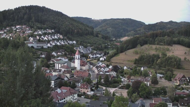 Dieses Bild zeigt eine Webcam-Aufnahme von Ottenhöfen, aufgenommen am Samstag, den 15.08.2026 um 06:00 Uhr