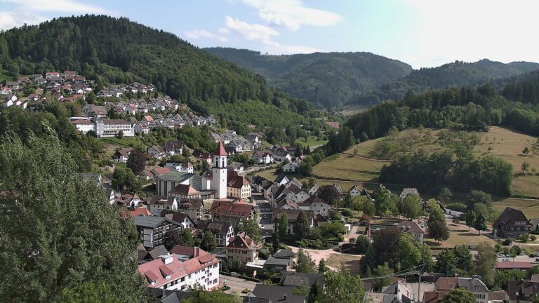 Dieses Bild zeigt eine Webcam-Aufnahme von Ottenhöfen, aufgenommen am Samstag, den 01.08.2026 um 16:30 Uhr