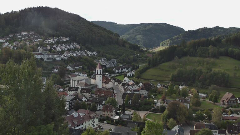 Dieses Bild zeigt eine Webcam-Aufnahme von Ottenhöfen, aufgenommen am Dienstag, den 13.10.2026 um 09:30 Uhr