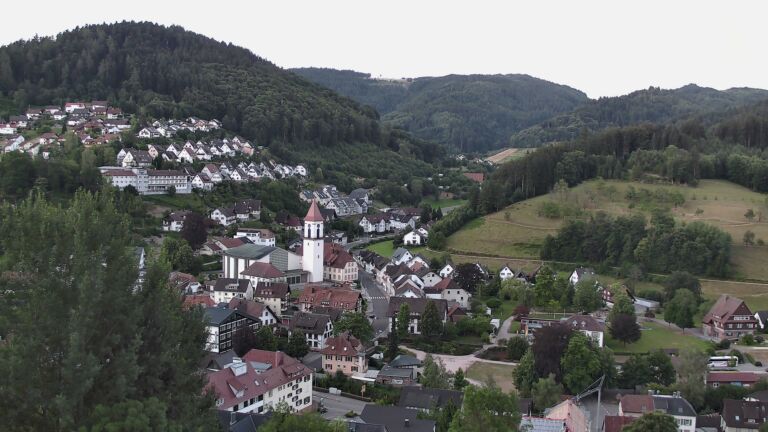 Dieses Bild zeigt eine Webcam-Aufnahme von Ottenhöfen, aufgenommen am Freitag, den 10.07.2026 um 05:30 Uhr