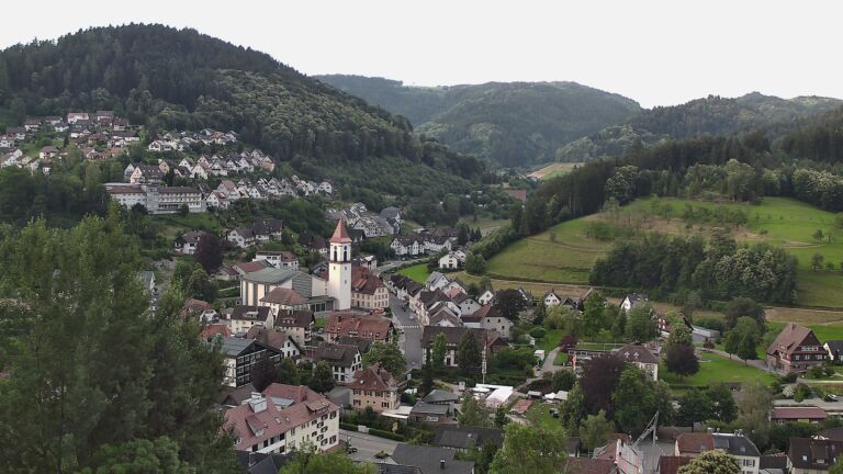Dieses Bild zeigt eine Webcam-Aufnahme von Ottenhöfen, aufgenommen am Sonntag, den 21.06.2026 um 06:10 Uhr