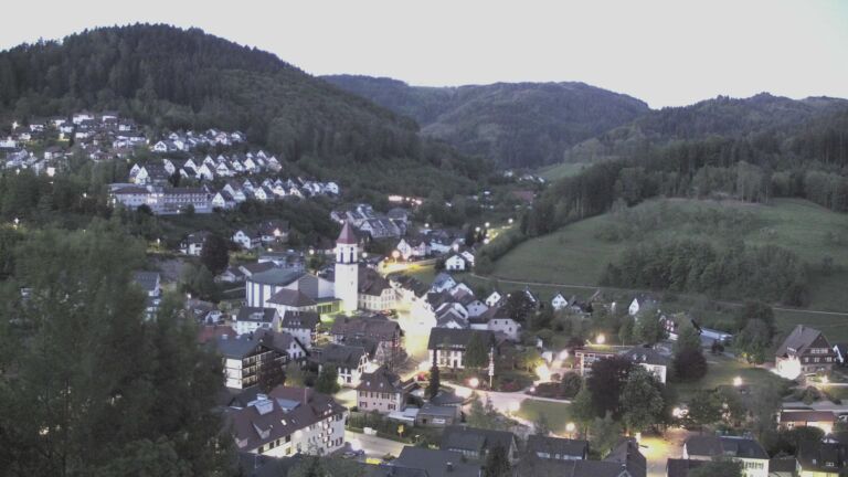 Dieses Bild zeigt eine Webcam-Aufnahme von Ottenhöfen, aufgenommen am Freitag, den 01.05.2026 um 05:30 Uhr