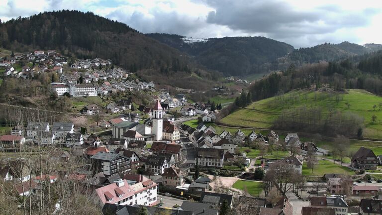 Dieses Bild zeigt eine Webcam-Aufnahme von Ottenhöfen, aufgenommen am Dienstag, den 31.03.2026 um 16:10 Uhr