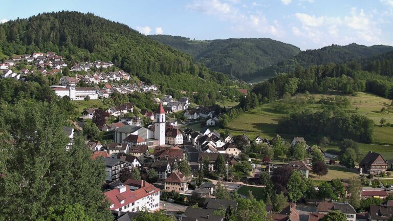 Dieses Bild zeigt eine Webcam-Aufnahme von Ottenhöfen, aufgenommen am Dienstag, den 26.05.2026 um 18:50 Uhr