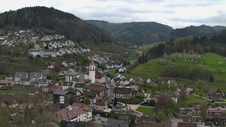 Dieses Bild zeigt eine Webcam-Aufnahme von Ottenhöfen, aufgenommen am Mittwoch, den 15.04.2026 um 12:00 Uhr