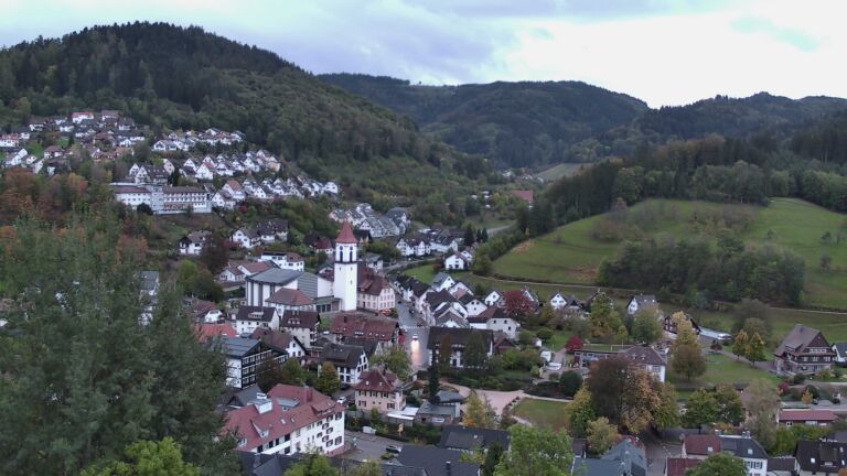 Dieses Bild zeigt eine Webcam-Aufnahme von Ottenhöfen, aufgenommen am Samstag, den 24.10.2026 um 18:10 Uhr
